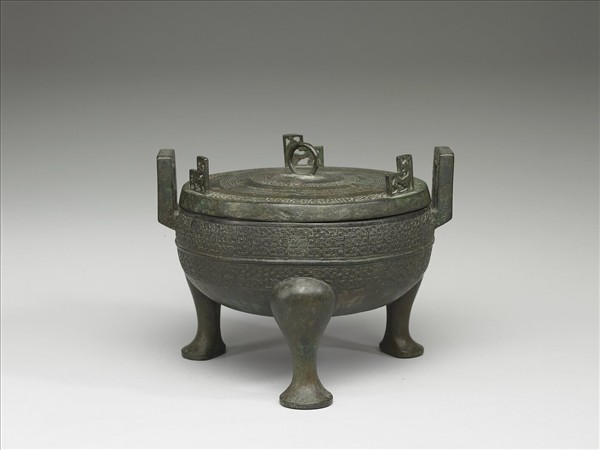 蟠虺紋鼎