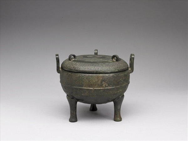 蟠虺紋鼎