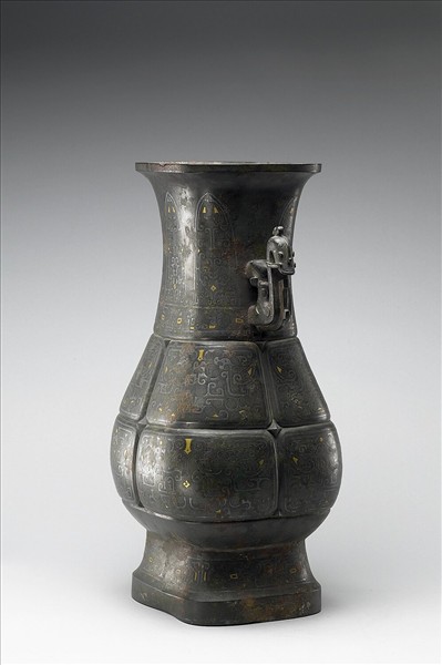 嵌金銀雲雷紋壺