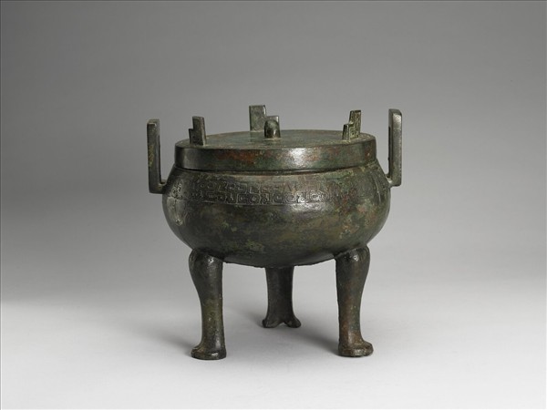蟠虺紋鼎