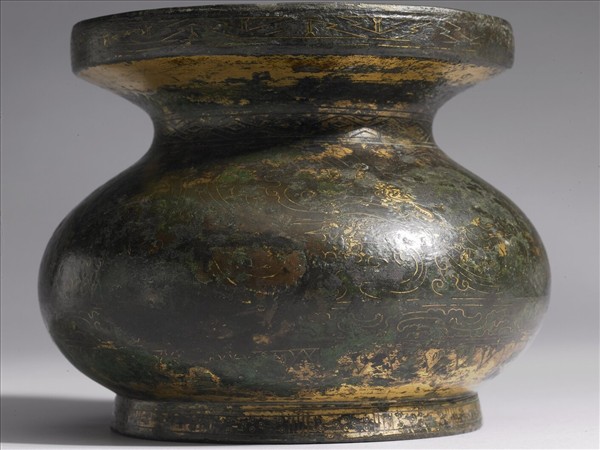 銅鎏金鳥獸紋唾壺