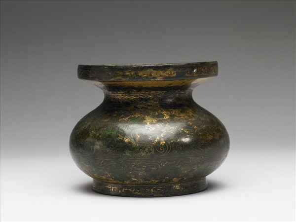 銅鎏金鳥獸紋唾壺