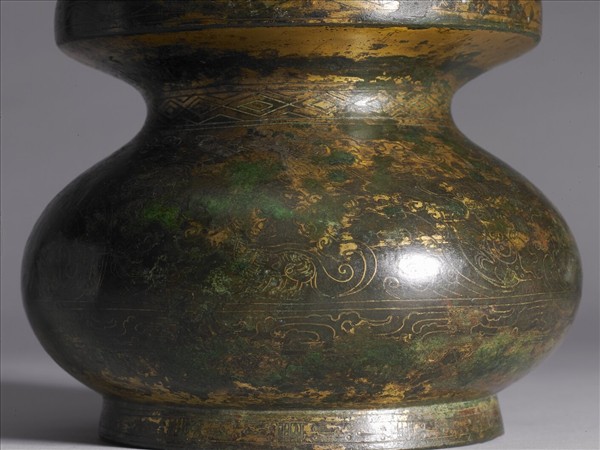 銅鎏金鳥獸紋唾壺