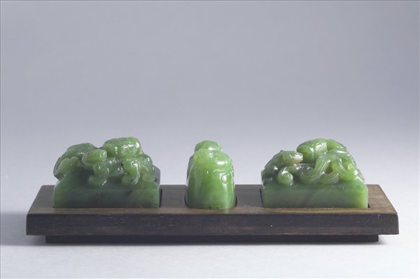 「八徵耄念之寶」玉印