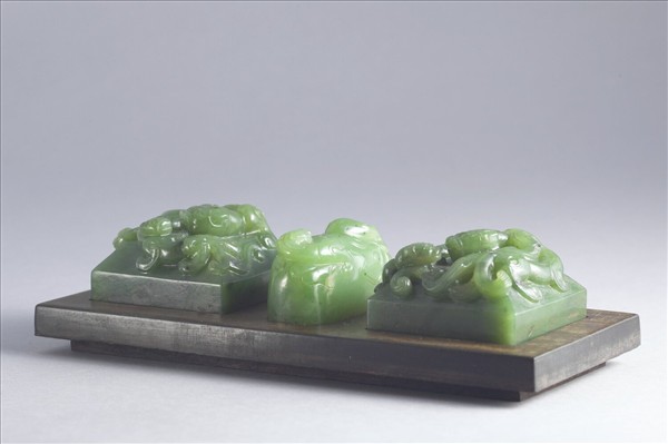 「八徵耄念之寶」玉印