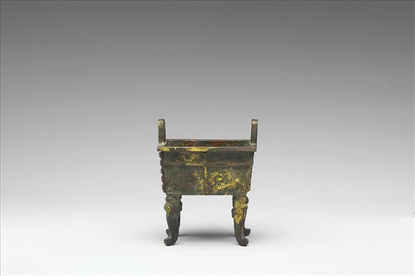 鎏金夔紋扁足方鼎