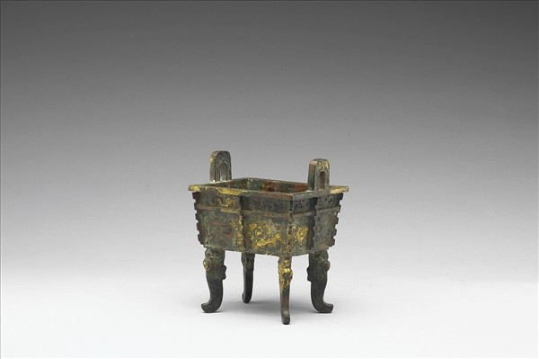 鎏金夔紋扁足方鼎