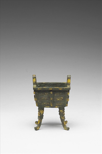 鎏金夔紋扁足方鼎