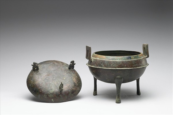 銅弦紋鼎