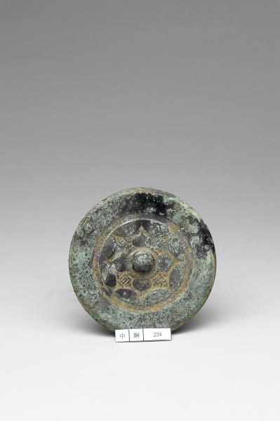 「君宜高官」連弧紋鏡