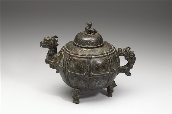 嵌金銀三角雲紋盉