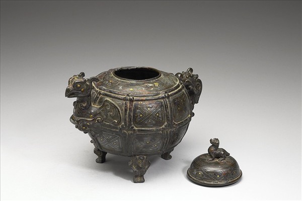 嵌金銀三角雲紋盉