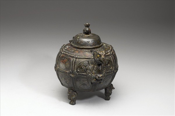 嵌金銀三角雲紋盉