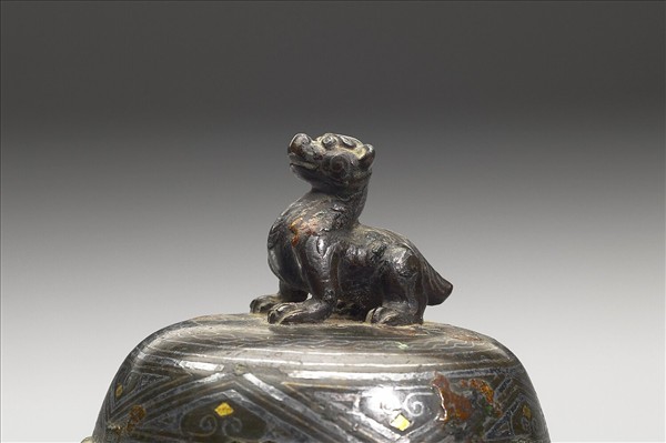 嵌金銀三角雲紋盉