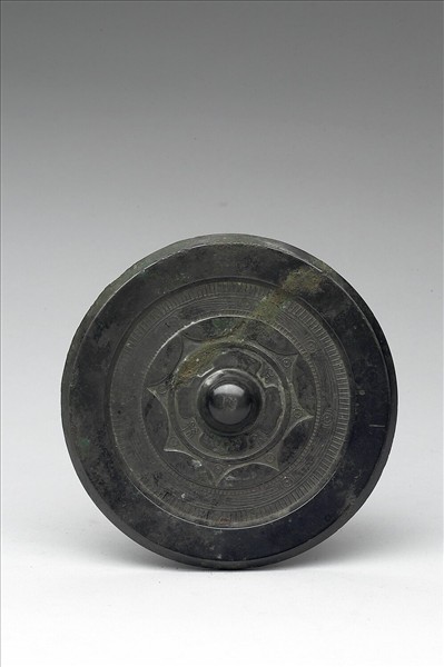 「長宜子孫」連弧紋鏡