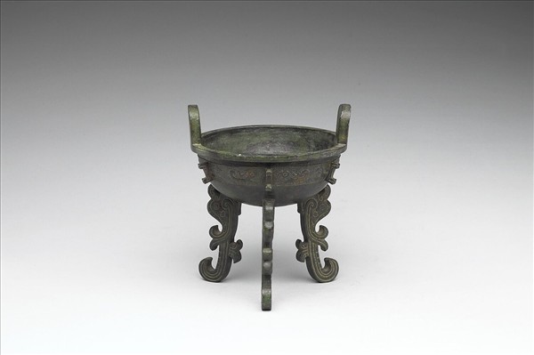 鳥紋扁足鼎