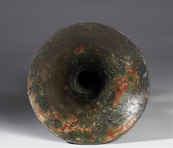 嵌銀四瓣花紋觚