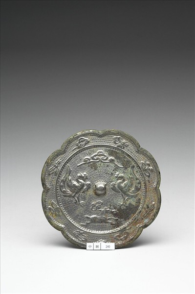 舞鳳瑞獸紋葵花鏡