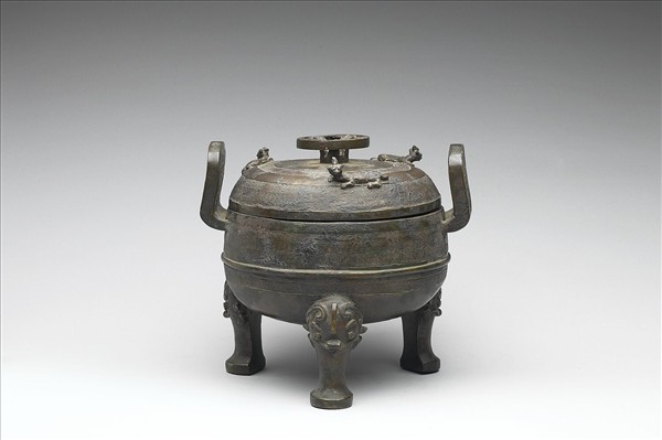 蟠虺紋鼎