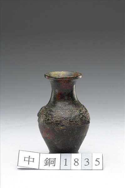 變形獸帶紋小壺