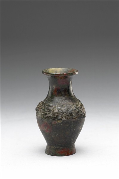 變形獸帶紋小壺