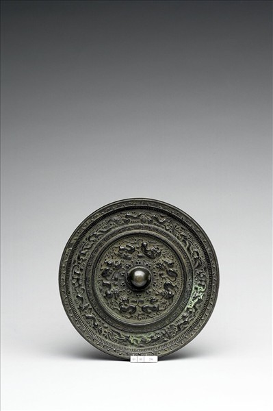 「明月」瑞獸紋鏡