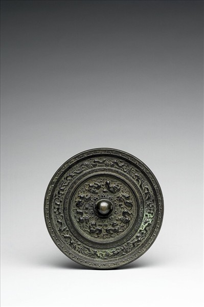 「明月」瑞獸紋鏡