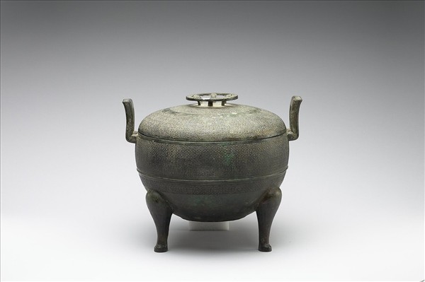 蟠虺紋鼎