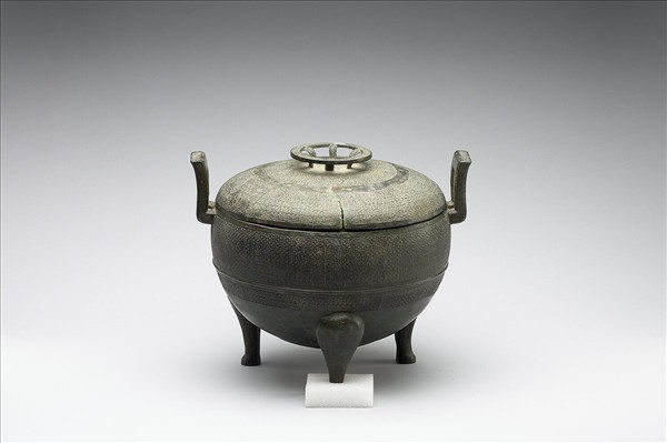 蟠虺紋鼎