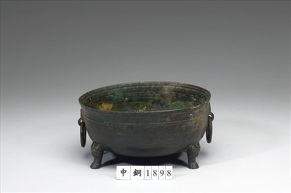 鋪首銜環三足洗