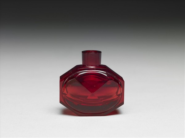 紅色玻璃八角鼻煙壺