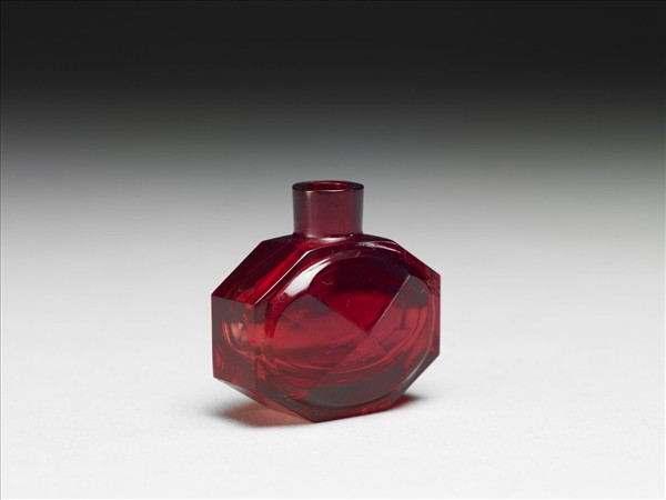 紅色玻璃八角鼻煙壺