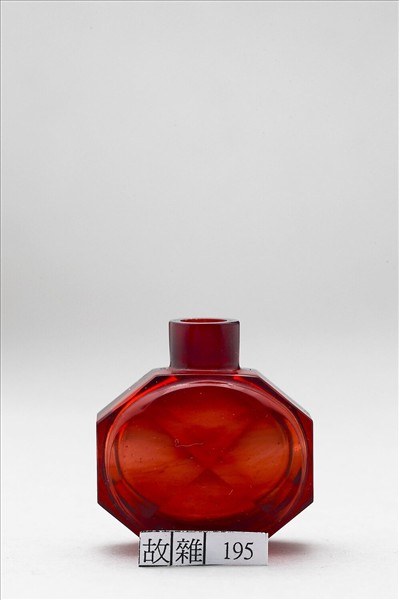紅色玻璃八角鼻煙壺