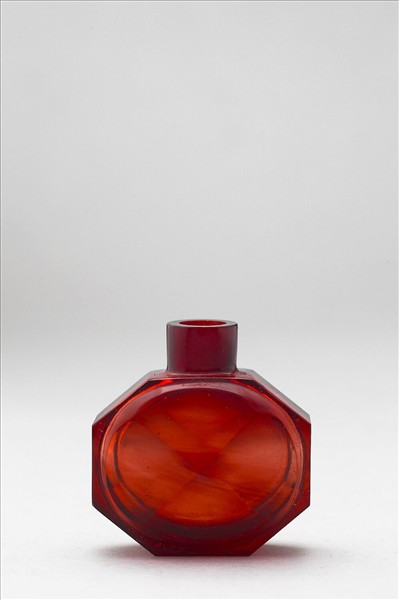 紅色玻璃八角鼻煙壺
