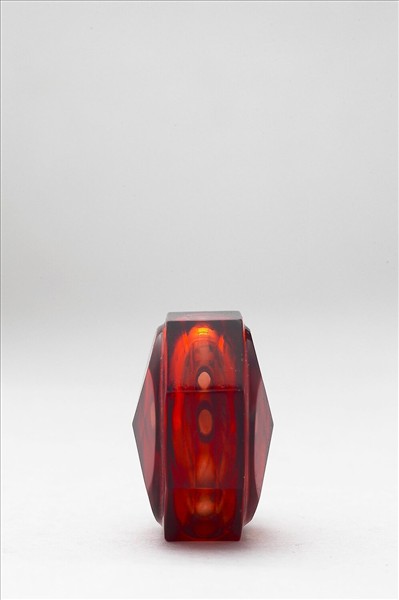 紅色玻璃八角鼻煙壺