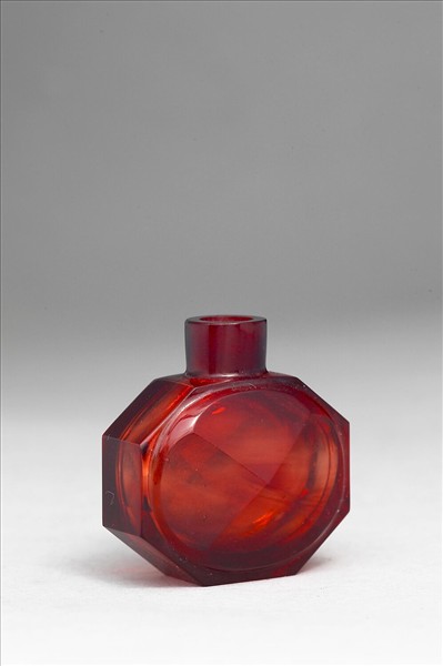 紅色玻璃八角鼻煙壺