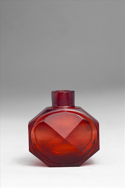 紅色玻璃八角鼻煙壺