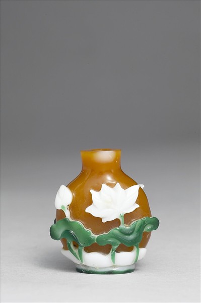 深黃色套雙色玻璃荷花鼻煙壺