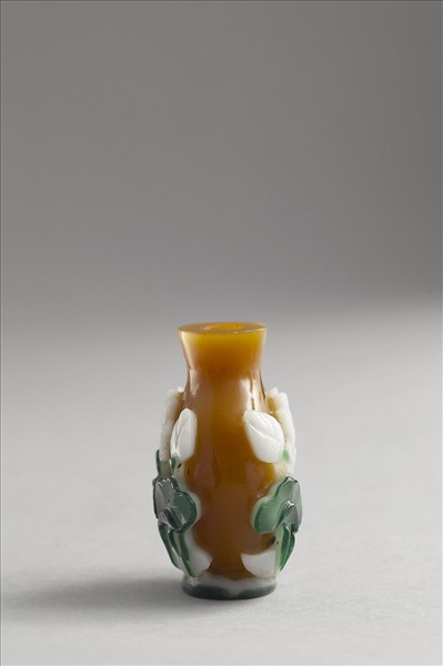 深黃色套雙色玻璃荷花鼻煙壺