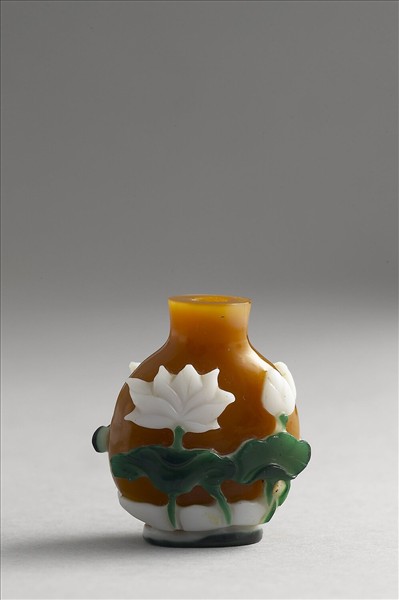 深黃色套雙色玻璃荷花鼻煙壺