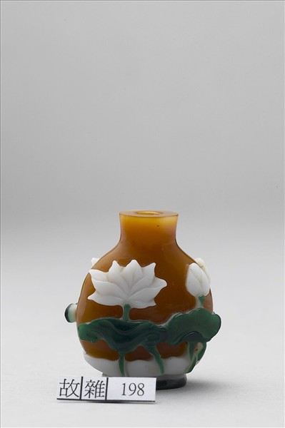 深黃色套雙色玻璃荷花鼻煙壺