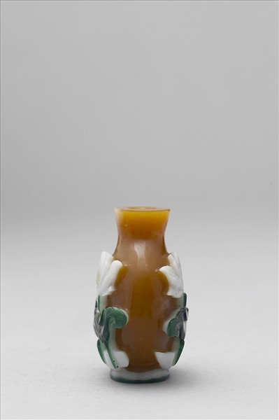 深黃色套雙色玻璃荷花鼻煙壺