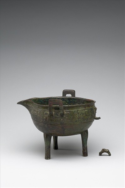 竊曲紋匜形鼎