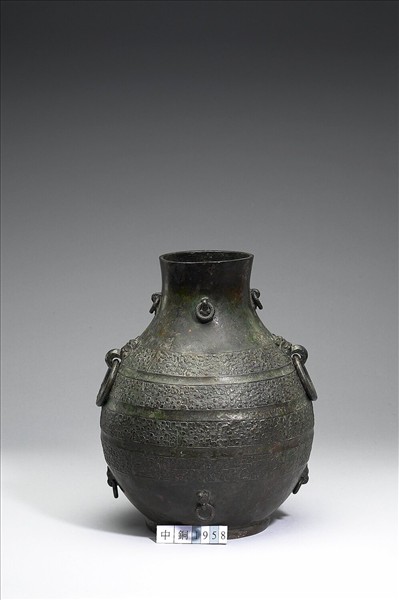 盤雲紋壺