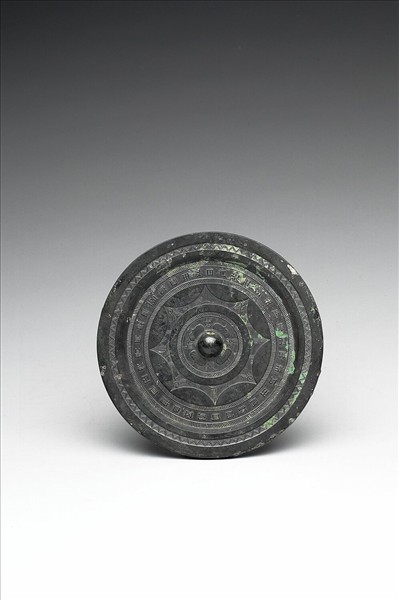 「銅華」連弧紋鏡