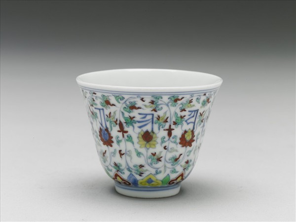 鬥彩蓮花梵文杯