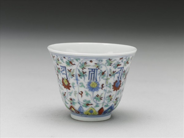 鬥彩蓮花梵文杯