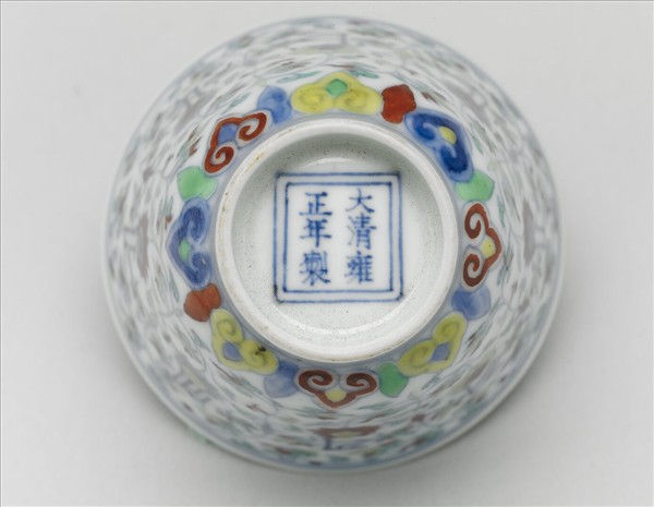 鬥彩蓮花梵文杯