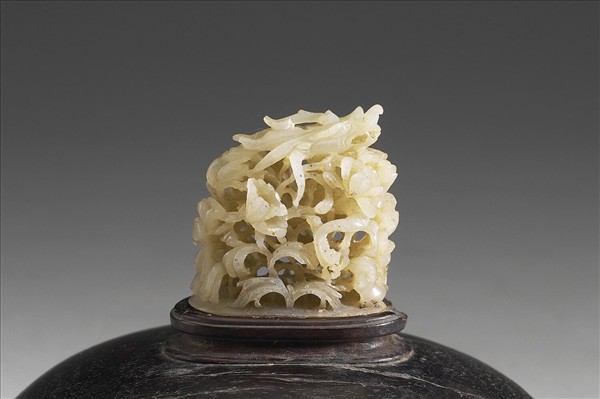 花間行龍紋玉頂