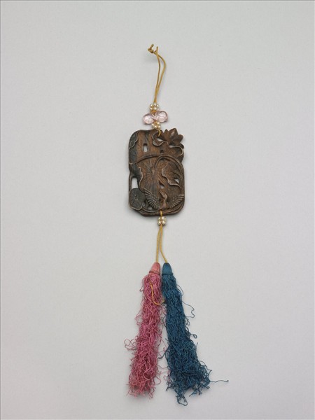 茄楠木雕荷塘清趣香佩